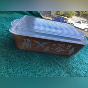 Vintage PYREX Eagle Corn Early American casserole dish